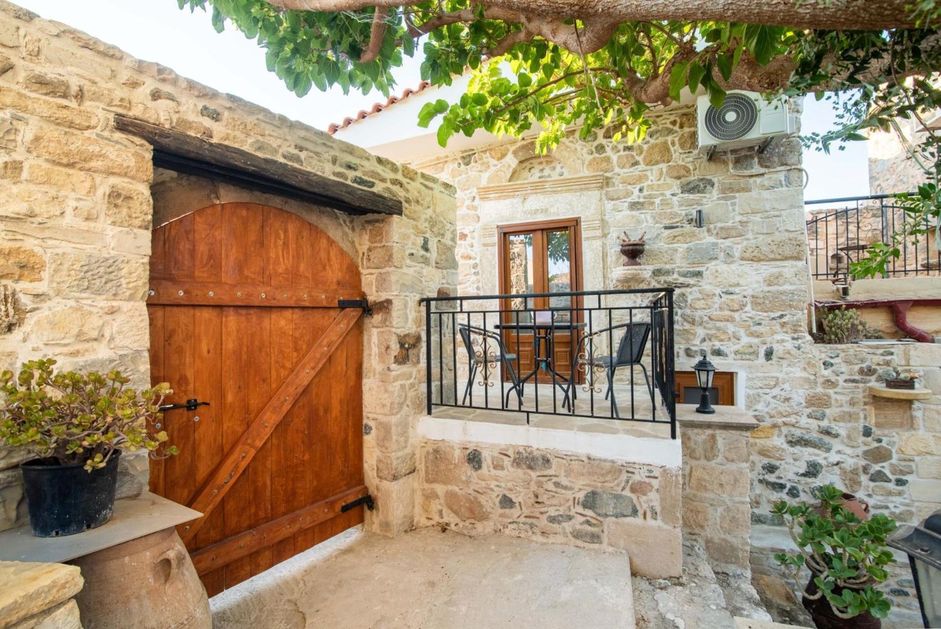 Stone House Elefteria Near Matala Beach Petrokefalion Exterior photo